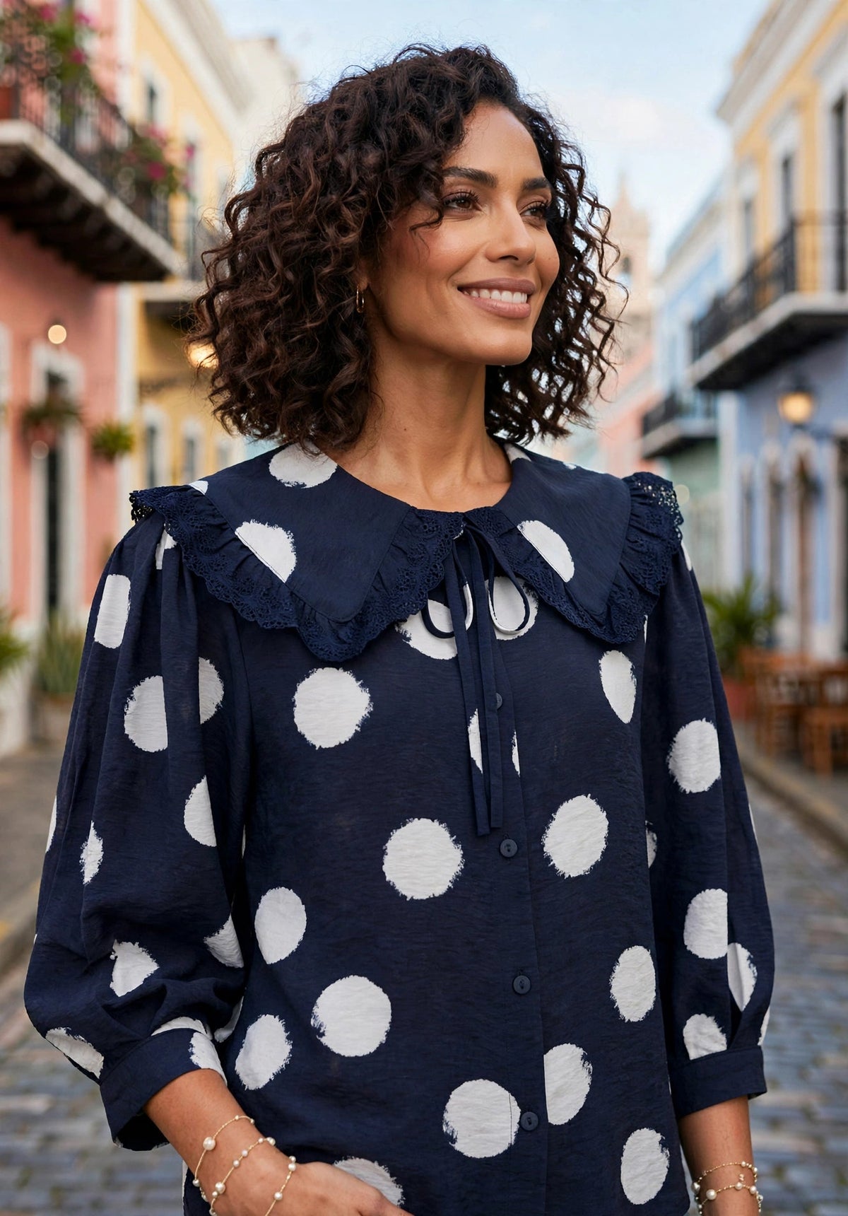 Blusa Audrey - Navy Polka Dot con Cuello Peter Pan - 911 Fashion Boutique